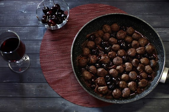 כדורי בשר עם דובדבנים