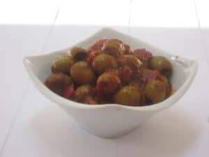 זיתים ברוטב עגבניות