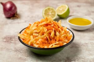 סלט גזר וקולרבי וסלק