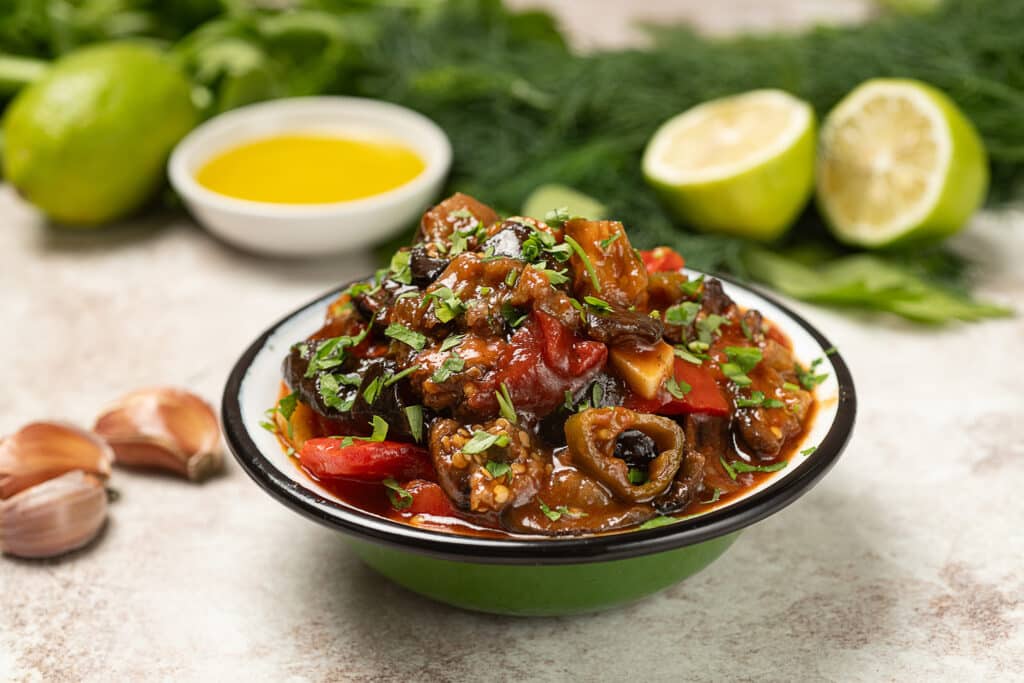 סלט חצילים ברוטב עגבניות