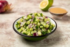 סלט מלפפונים בצ'ילי