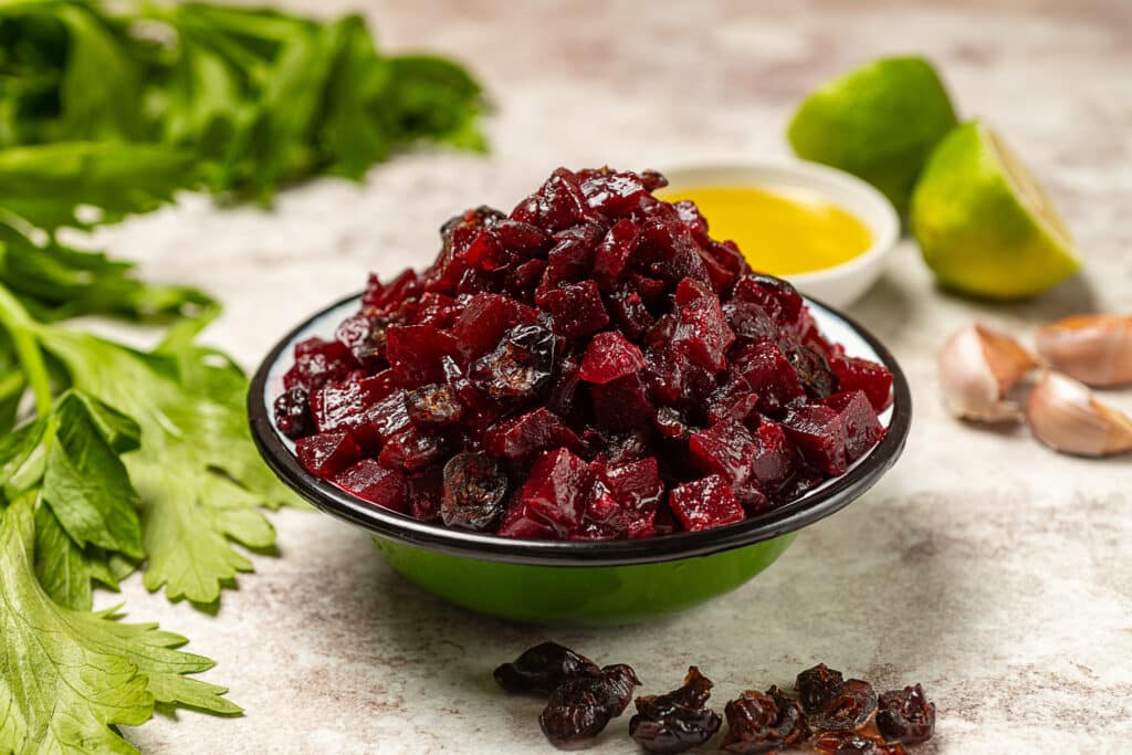 סלט סלק עם חמוציות