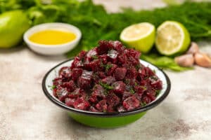 סלט סלק ברוטב שום שמיר